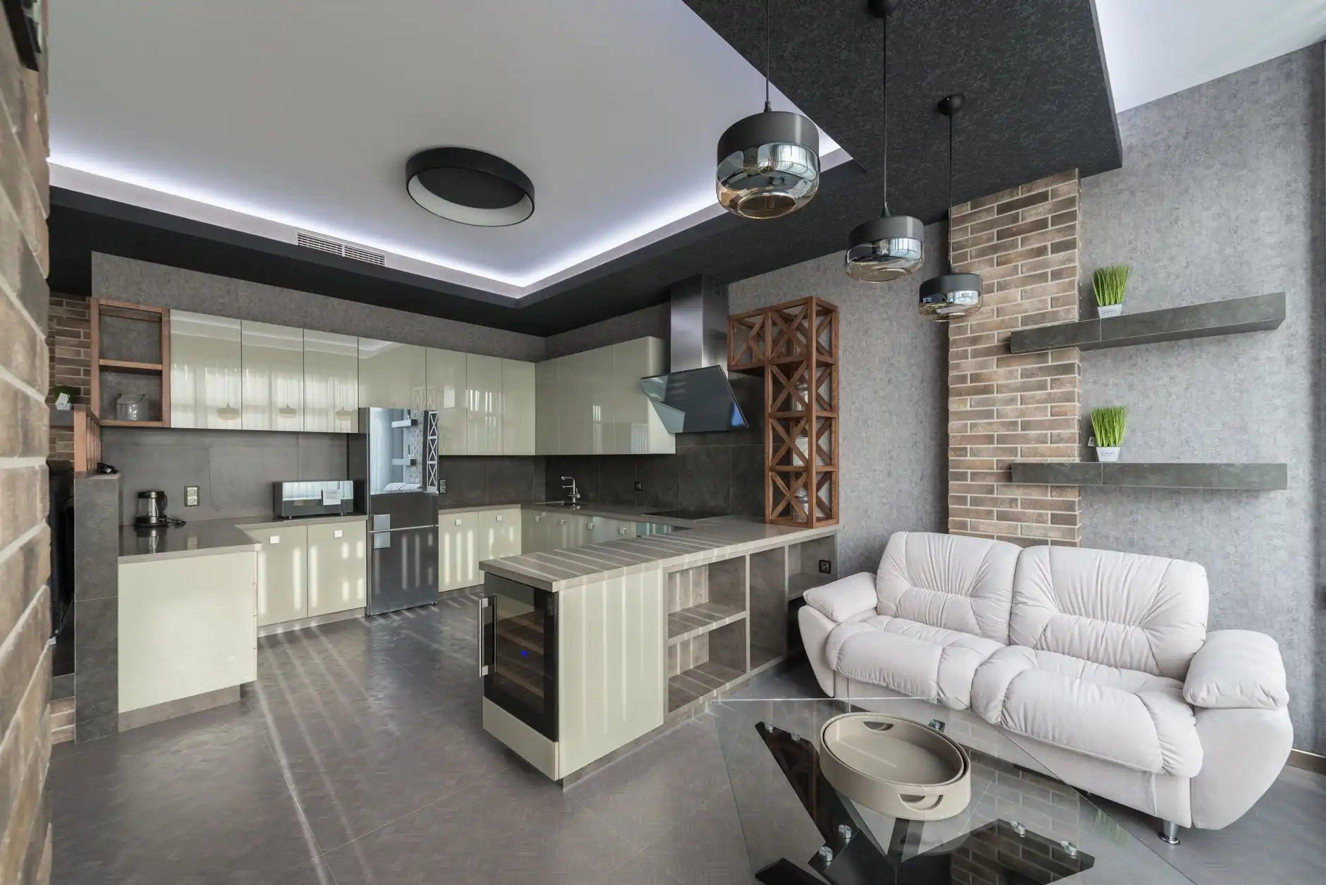 上海建筑装饰材料选型对比：瓷砖胶与水泥砂浆的适用场景分析