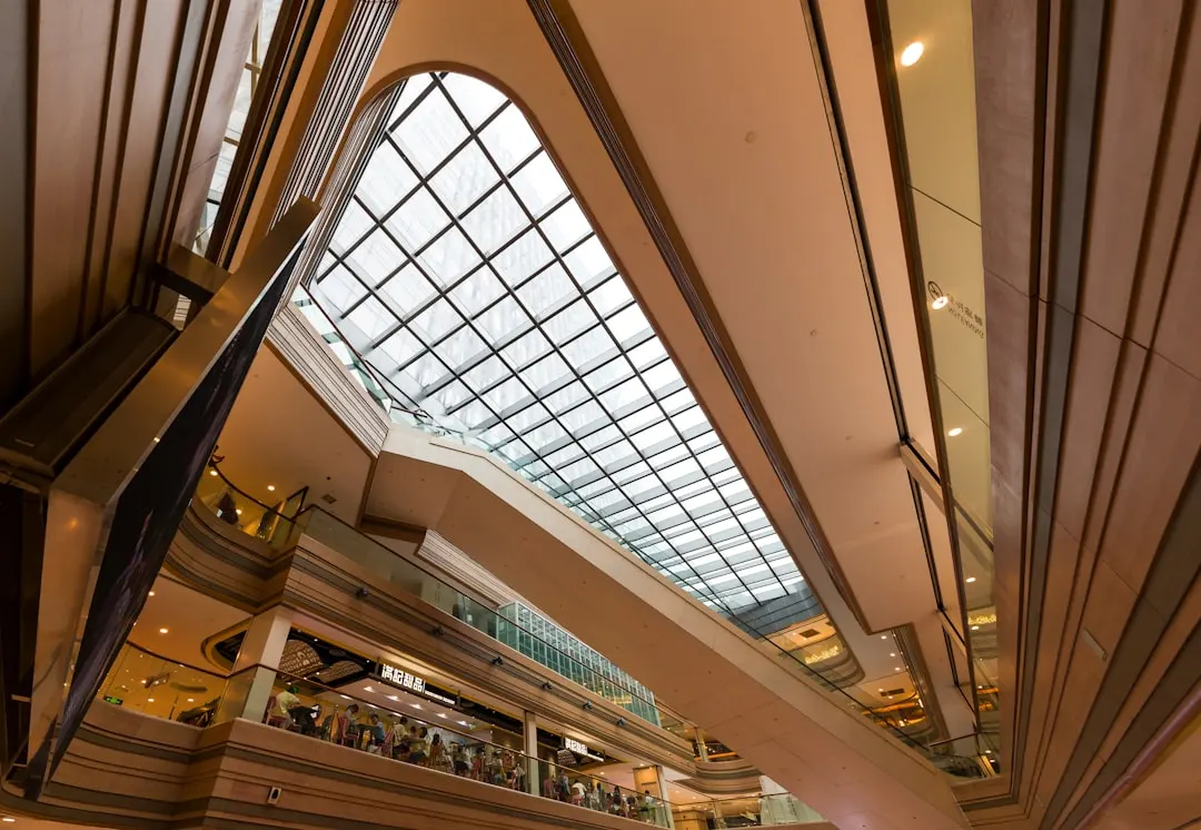 上海地区装饰材料市场趋势与五金交电产品选型指南